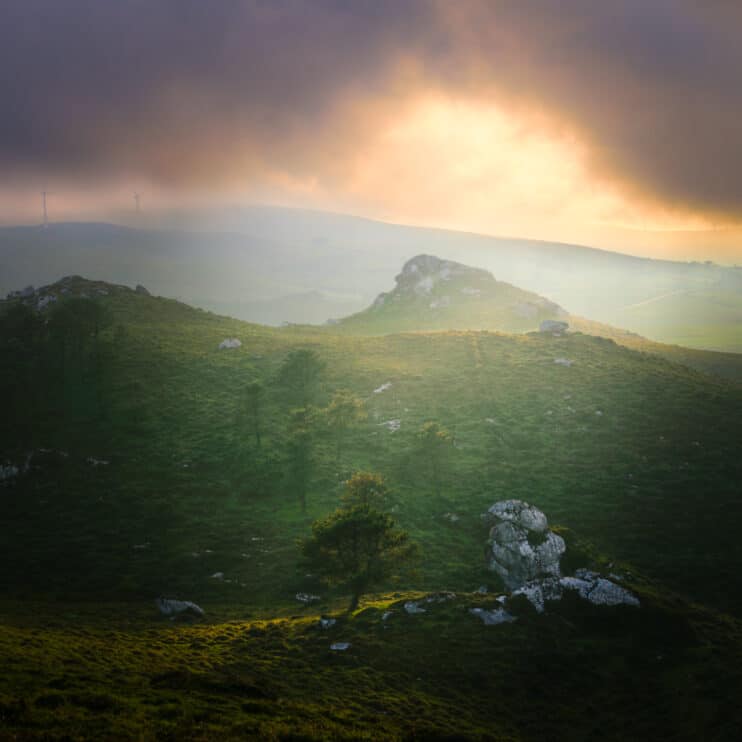 sunset-light-between-the-mists-and-low-clouds