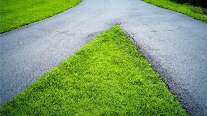 Fork in the road representing the moment companies are faced with a merger or acquisition opportunity